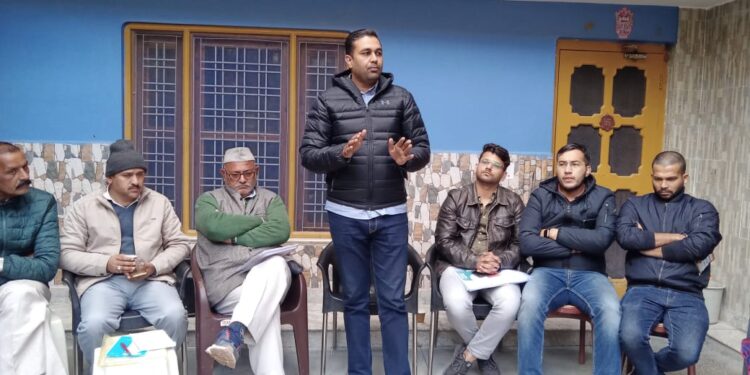 धनोल्टी विधानसभा के प्रभारी विकास छिकारा ने कांग्रेसियों को दिया जीत का मंत्र