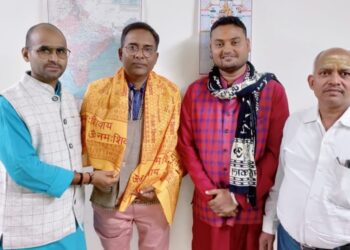 ज्योतिषाचार्य ने किया कलमकार का सम्मान