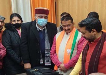 किशोर उपाध्याय भाजपा में शामिल, धनसिंह नेगी को पार्टी का झटका