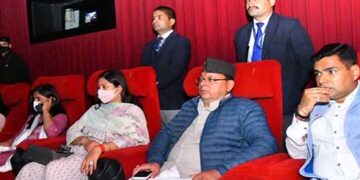 कार्यवाहक CM धामी ने सिनेमा हॉल में देखी “द कश्मीर फाइल्स”
