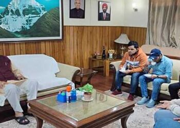 यूक्रेन से लौटे उत्तराखण्ड के बच्चों के साथ मुख्यमंत्री धामी ने दिल्ली में की मुलाकात