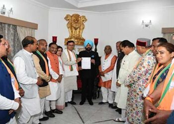 राज्यपाल को सौंपा गया धामी सरकार के गठन का अनुरोध पत्र