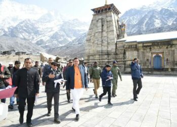 मुख्यमंत्री ने केदारनाथ पहुंच कर किया निर्माण कार्यों एवं यात्रा तैयारियों का निरीक्षण