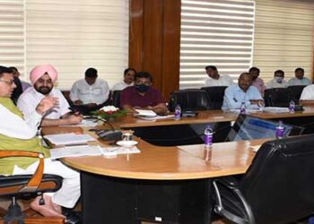 चारधाम यात्रा मार्गों पर लगाएं उच्च गुणवत्ता के 500 वाटर एटीएम : धामी