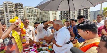 उलवे में पूर्व सांसद श्री रामशेठ ठाकुर के हस्ते हनुमान मूर्ति की स्थापना