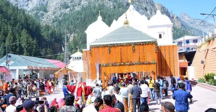 गंगोत्री-यमुनोत्री के कपाट खुले, मुख्यमंत्री ने की पूजा अर्चना