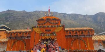 विधि विधान के साथ श्रद्धालुओं के लिये खुले बद्रीनाथ धाम के कपाट
