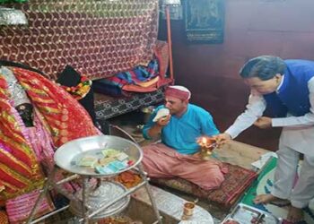 कैबिनेट मंत्री चंदनराम दास ने माँ हाट कालिका माता से मांगा क्षेत्र की खुशहाली का आशीर्वाद