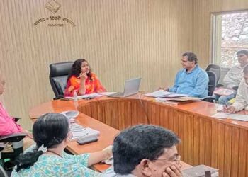 लापरवाही : अधिशासी अभियन्ता घनसाली व नरेन्द्रनगर का वेतन रोकने के निर्देश