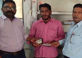 राजस्व सेवक उनियाल ने दिया ईमानदारी का परिचय