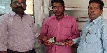 राजस्व सेवक उनियाल ने दिया ईमानदारी का परिचय