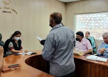 जनता दर्शन में पड़ोसी द्वारा परेशान करने, सुरक्षा दीवार, राशन कार्ड आदि की शिकायतें