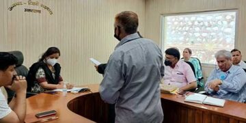 जनता दर्शन में पड़ोसी द्वारा परेशान करने, सुरक्षा दीवार, राशन कार्ड आदि की शिकायतें