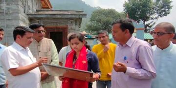 जिलाधिकारी ने बूढ़ाकेदार क्षेत्र का किया भ्रमण