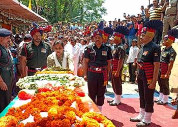 शहीद प्रवीण सिंह पंचतत्व में विलीन, पिता ने दी मुखाग्नि