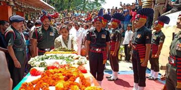 शहीद प्रवीण सिंह पंचतत्व में विलीन, पिता ने दी मुखाग्नि