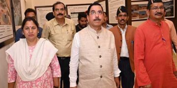 ग्रामीण क्षेत्रों में डॉक्टरों की कमी होगी दूर, हर जिले में एक मेडिकल कॉलेज : प्रहलाद जोशी