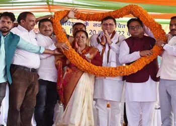 गोपेश्वर नगरपालिका की अध्यक्ष श्रीमती पुष्पा पासवान ने ली शपथ