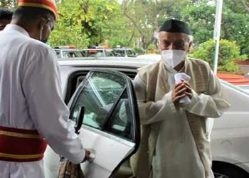 राज्यपाल श्री भगत सिंह कोश्यारी जी को मिली अस्पताल से छुट्टी, डाक्टरों दिया धन्यवाद