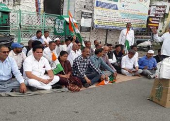 UKSSSC और सोनिया गांधी से ईडी पूछताछ के खिलाफ कांग्रेस ने किया सत्याग्रह