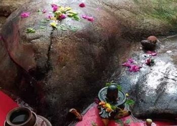 कोटेश्वर महादेव मंदिर में श्रावण के सोमवार को लगता है भक्तों का तांता