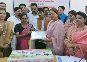 जिस गांव से अपात्र कार्ड सरेंडर हुए, उसी गांव के पात्र व्यक्ति को दें राशन कार्ड : रेखा आर्य
