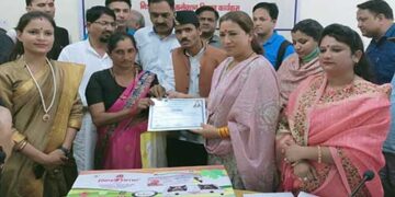 जिस गांव से अपात्र कार्ड सरेंडर हुए, उसी गांव के पात्र व्यक्ति को दें राशन कार्ड : रेखा आर्य