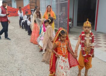 जन्माष्टमी पर्व पर निकली नन्हें बच्चों की झांकी, रंगारंग कार्यक्रम भी प्रस्तुत