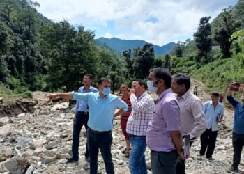 DM डॉ. सौरभ गहरवार ने किया आपदा प्रभावित थार्ती का स्थलीय निरीक्षण, नुकसान का जायजा लिया