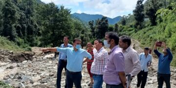 DM डॉ. सौरभ गहरवार ने किया आपदा प्रभावित थार्ती का स्थलीय निरीक्षण, नुकसान का जायजा लिया