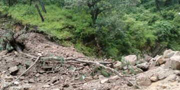 लाटा-सीताकोट-भटगांव-लोदस, घुत्तू से गंगी सहित टिहरी जनपद के 19 ग्रामीण मोटर मार्ग अवरुद्ध