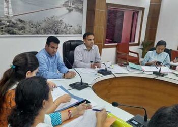 आपदा से हुई क्षति के  पुर्ननिर्माण कार्य में ढिलाई न बरतें :  डॉ. सौरभ गहरवार