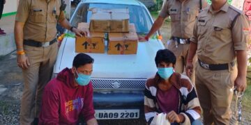 भैंसवाड़ा पुल तिराहा से पकड़े गए ढुङ्ग की ओर अवैध शराब ले जाते 2 लोग