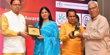 स्वास्थ्य सेवा से जुड़े संस्थानों एवं चिकित्सकों को दिए गए हेल्थ केयर एक्सीलेंस अवॉर्ड