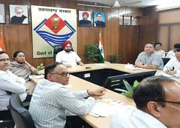 सीएम हेल्पलाइन में सुधार के लिए हुई समीक्षा