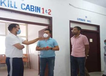 डीएम डॉ. सौरभ गहरवार ने किए बौराड़ी अस्पताल में मरीजों के अल्ट्रासाउंड