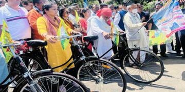 पर्यावरण के संरक्षण के लिए पद्मभूषण डॉ. अनिल जोशी ने शुरू की साइकिल यात्रा