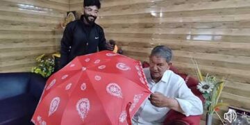 करवाचौथ पर ऐपणयुक्त सामग्री, शमशाद पिथौरागढ़ी के आइडिया की पूर्व CM ने की तारीफ