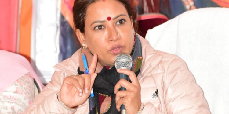 कार्यकर्ताओं की जिला स्तरीय बैठक में सम्मलित हुई कैबिनेट मंत्री रेखा आर्य