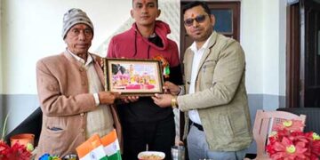 व्हाइट वाल  इंग्लिश पब्लिक स्कूल में लेफ्टिनेंट पंकज रावत का सम्मान