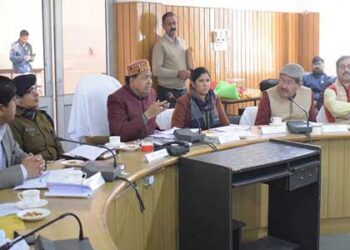 आमजन तक पहुंचाएं योजनाओं का लाभ, समीक्षा बैठक में निर्देश