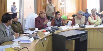 आमजन तक पहुंचाएं योजनाओं का लाभ, समीक्षा बैठक में निर्देश