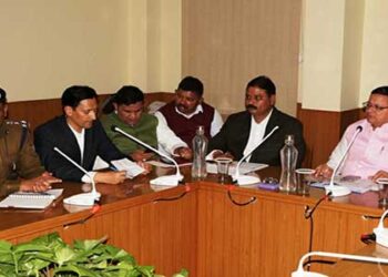 अपनी कार्यशैली सुधारें अधिकारी : मुख्यमंत्री