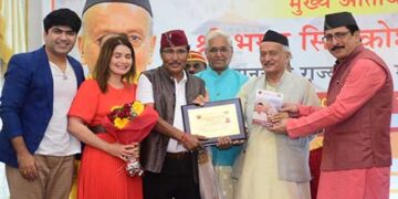 गढ़रत्न सम्मान से नवाजे गए डा. डी.आर. पुरोहित