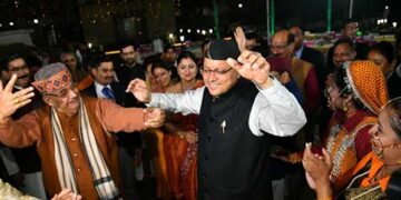 इगास पर्व पर लोक कलाकारों के संग झूमें CM