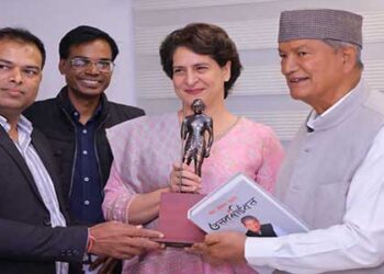 अब बुक में पढ़ें गीठी, काफल, हिंसर वाले लेख, ‘उत्तराखण्डियत’ प्रकाशित