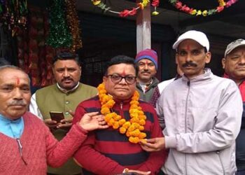 डॉक्टर नरेंद्र डंगवाल उत्कृष्ट पुरस्कार से सम्मानित