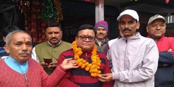 डॉक्टर नरेंद्र डंगवाल उत्कृष्ट पुरस्कार से सम्मानित