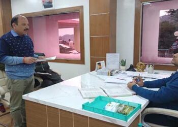 हनुमान मंदिर में हैंडपंप, मंज्याड़ी में क्षतिग्रस्त सिंचाई नहर के निर्माण की मांग