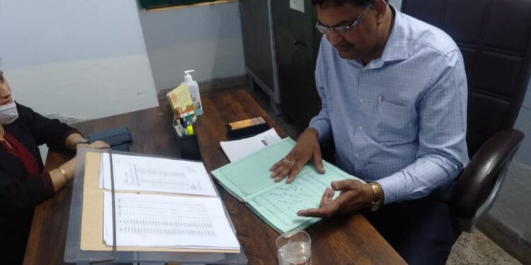 मुख्य चिकित्सा अधिकारी डॉ. संजय जैन ने किया पिलखी और बूढाकेदार अस्पताल का निरीक्षण